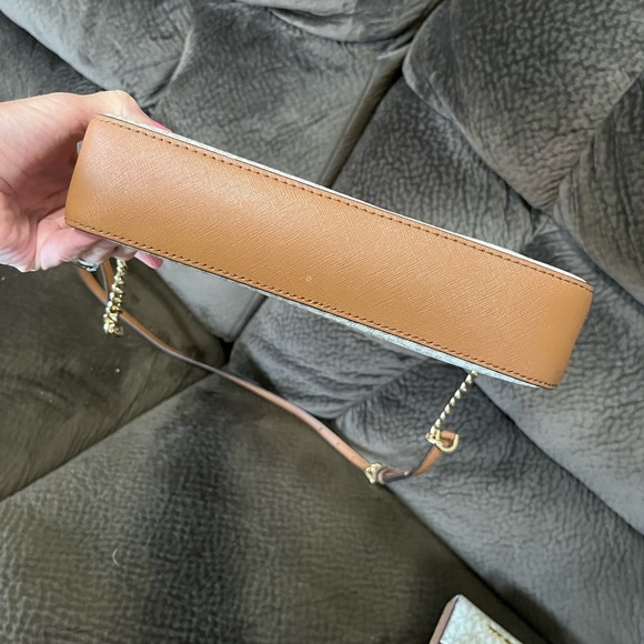 EUC MATCHING MK JET SET WONT SEPARATE - Picture 7 of 16